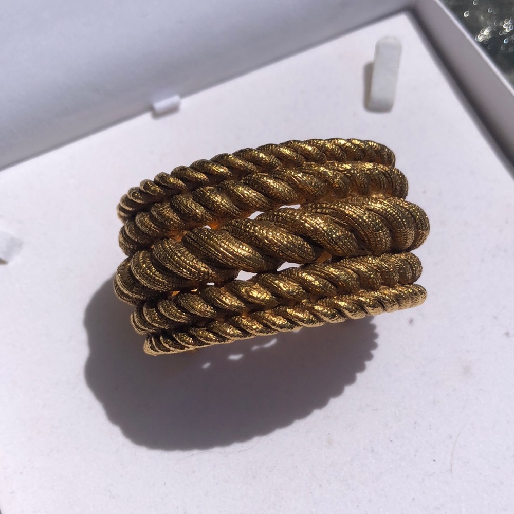 Chanel Authentic gold color twisted bracelet - Picture 2 of 13